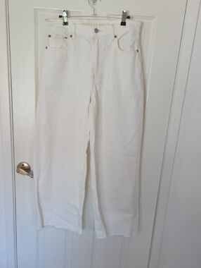 American Eagle Off-White Denim Jeans with Subtle Tan Stitching